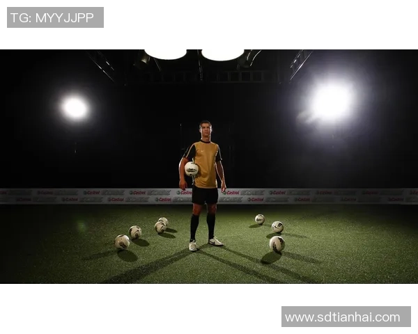 中国足球男球星帅哥形象大赏 展现球场内外的魅力与风采 中国足球男球星帅哥形象大赏 展现球场内外的魅力与风采