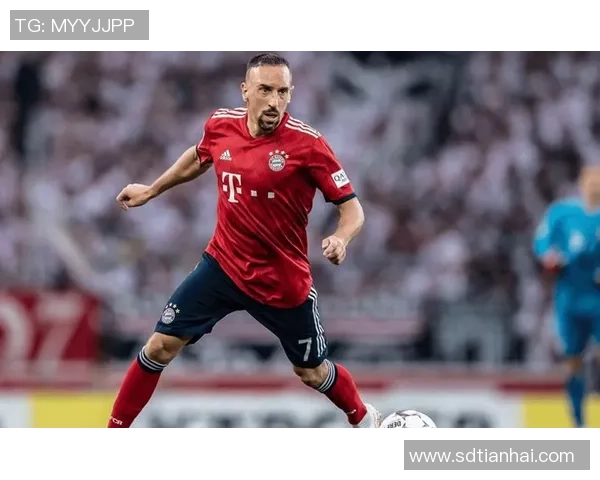 戴眼镜且头发修长的足球球星们展现独特魅力与球场风采 戴眼镜且头发修长的足球球星们展现独特魅力与球场风采