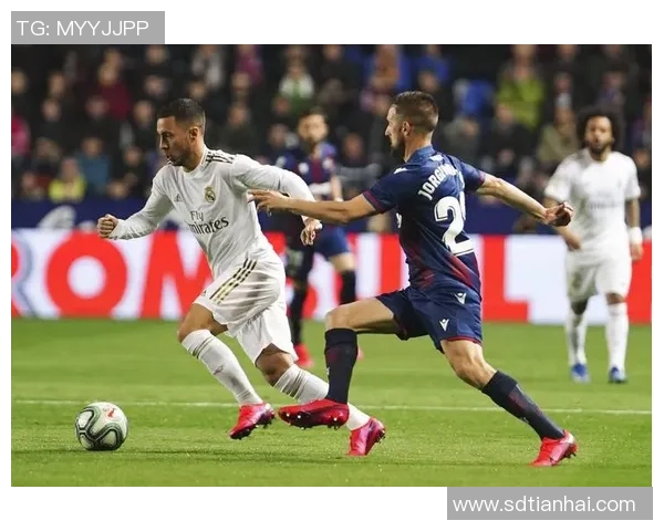 球星身体训练方法与技巧解析提升足球竞技表现的科学路径 球星身体训练方法与技巧解析提升足球竞技表现的科学路径